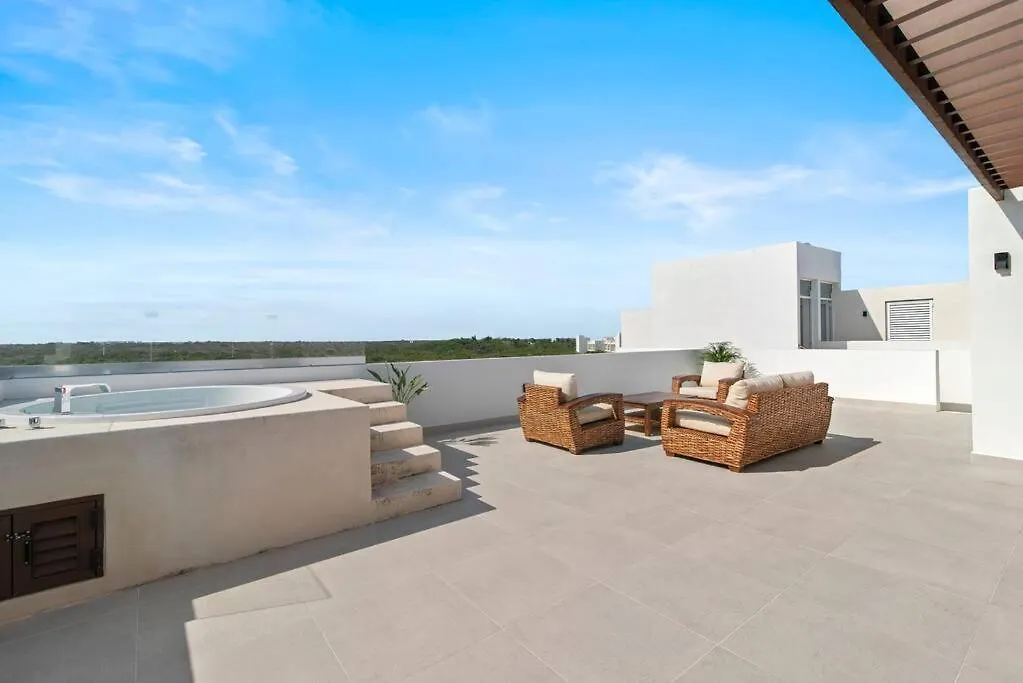 Jungle Joy Prv Jacuzzi Beach Access Rooftop Pools W Sea Views + Beach Club Akumal